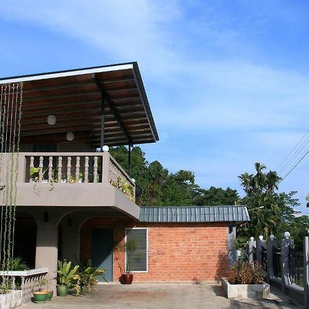 Morning Glory Guest House Кучінг Екстер'єр фото
